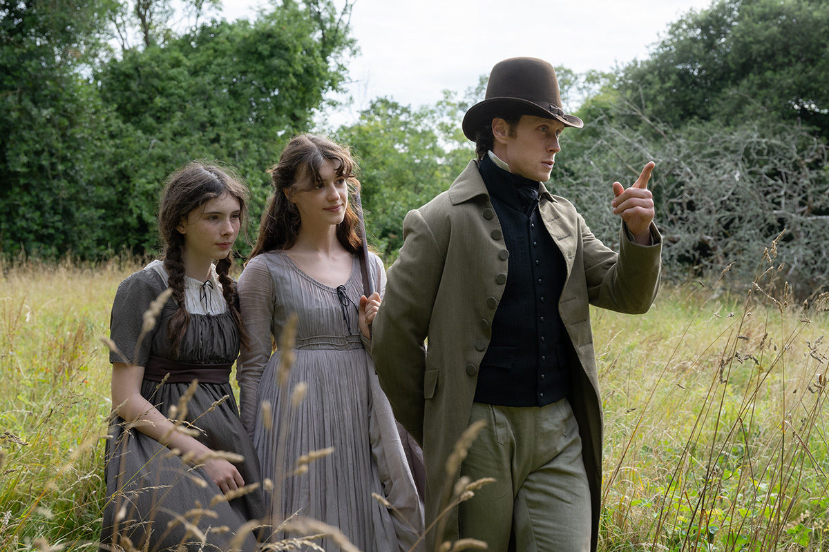 Bodhi Rae Breathnach as Margaret, Daisy Edgar-Jones as Elinor and George MacKay as Edward Ferrars in Sense and Sensibility