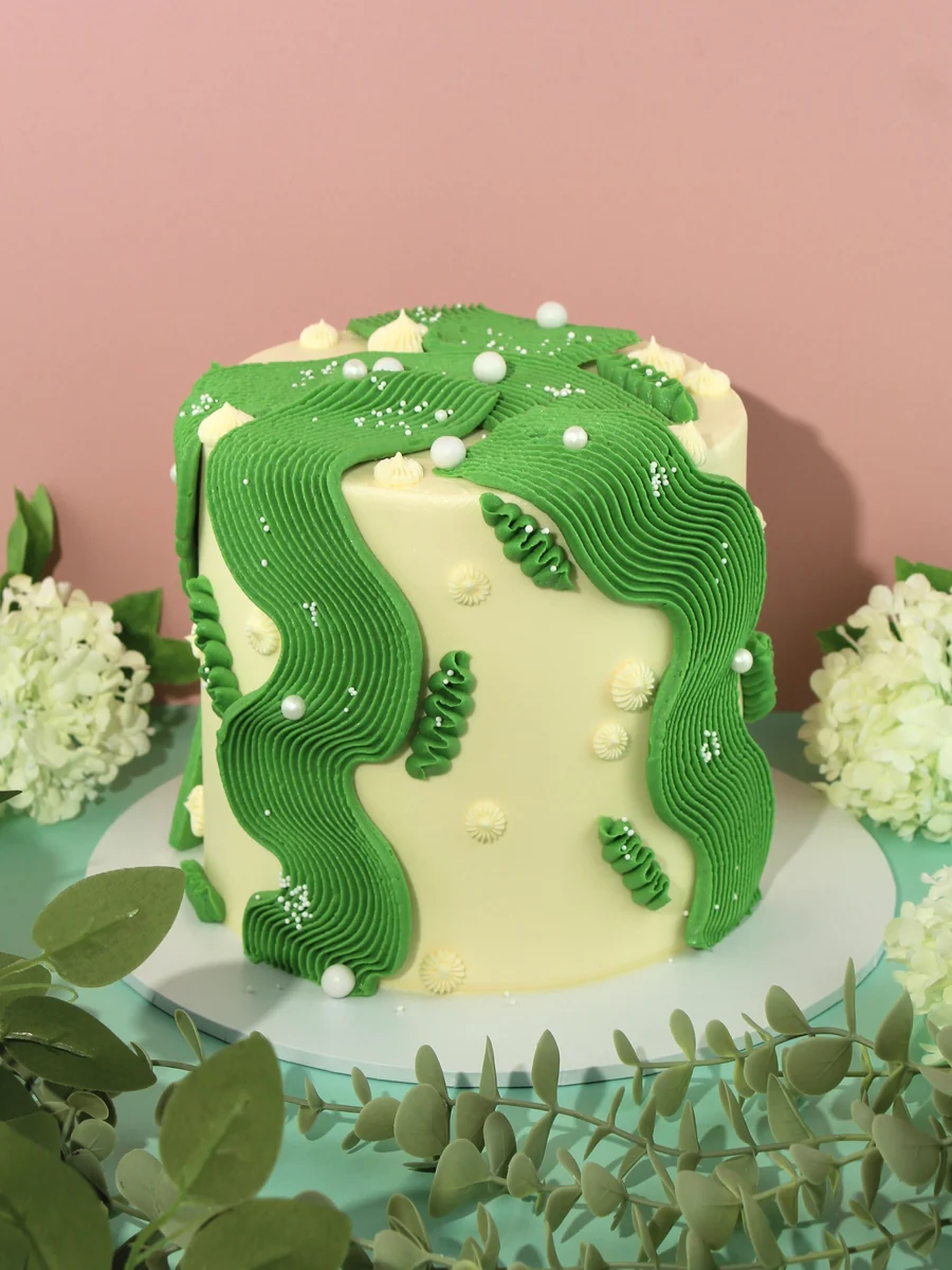 Squiggle cake with wavy bands of fine piped buttercream