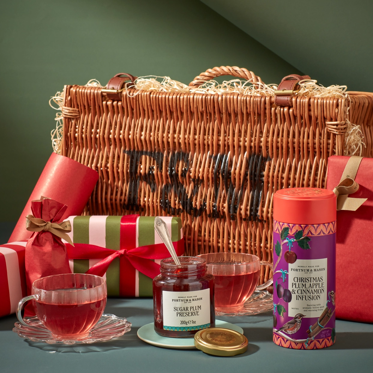 Fortnum and Mason Christmas Treat Hamper contents
