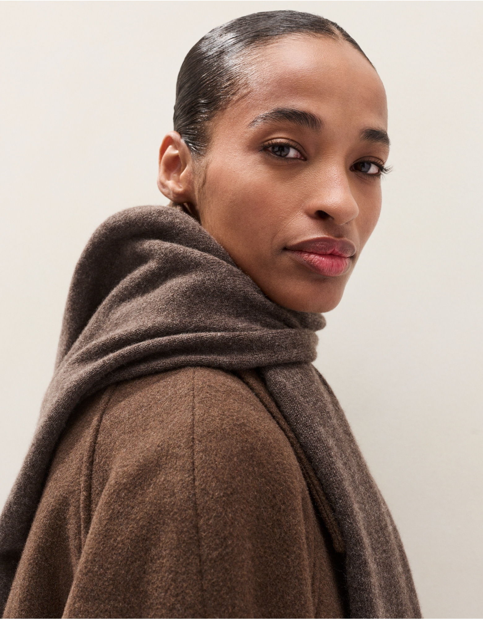 Model wearing The White Company Cashmere Essential Scarf