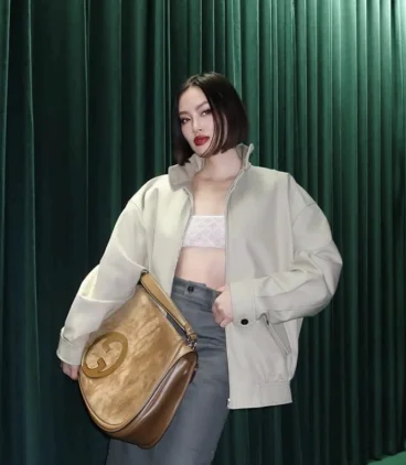 Sleek chin-length bob hairstyle inspired by Tiffany Hsu’s fashion week look.