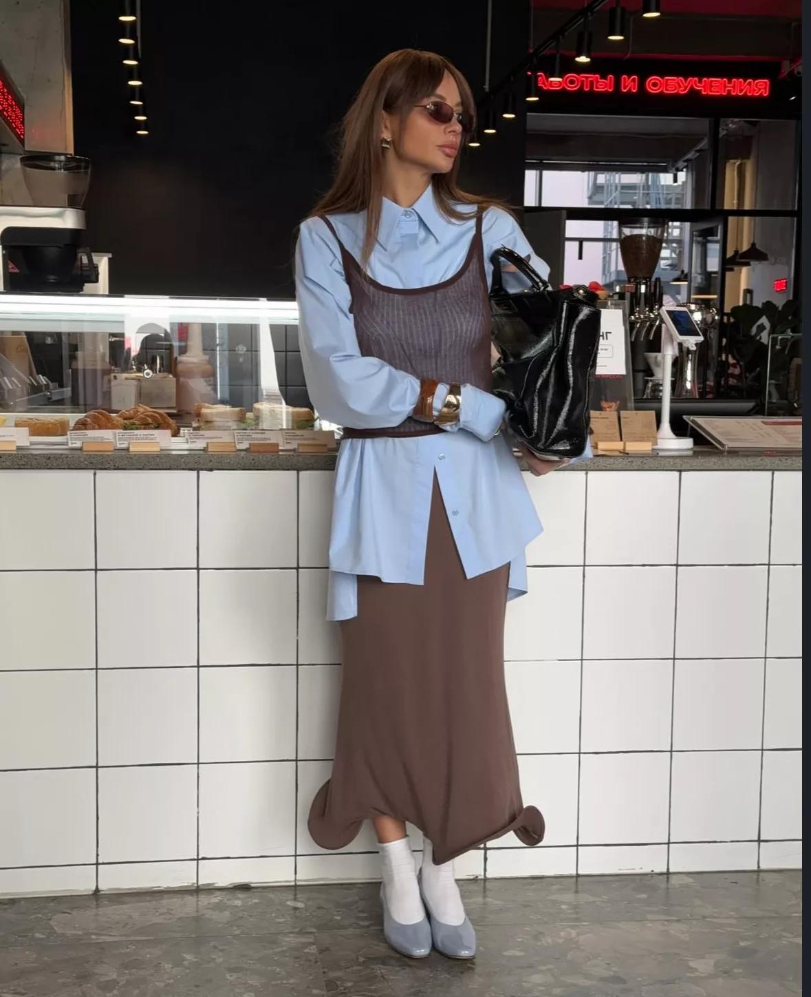 Layer illusion brown cropped top spring outfit idea 2025
